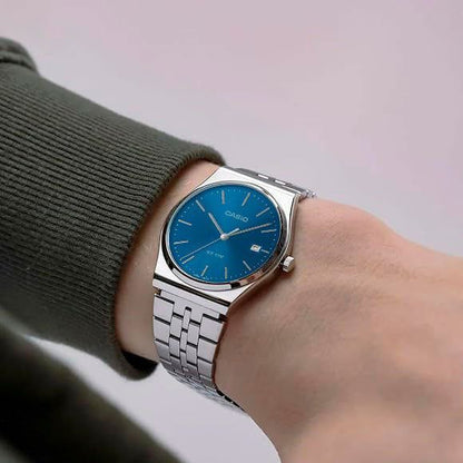 Montre Casio Quartz élégante de couleur bleu vif avec Bracelet en acier inoxydable